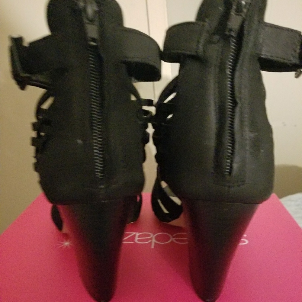Shoes - Picture 3 of 4